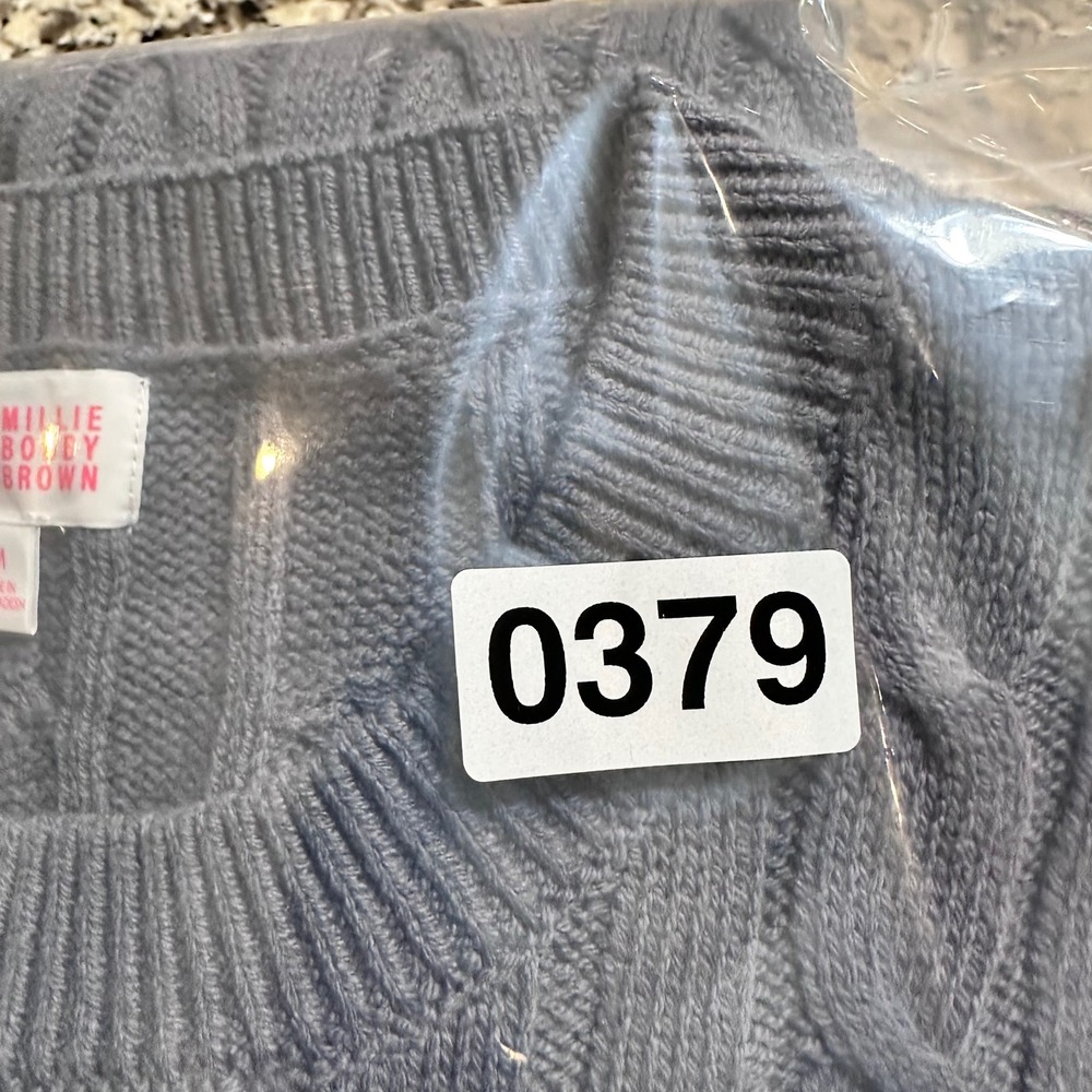 Mills‎ by Millie Bobby Brown Blue Gray Crop Cable Knit Sweater Womens Size M NWT - Picture 9 of 9
